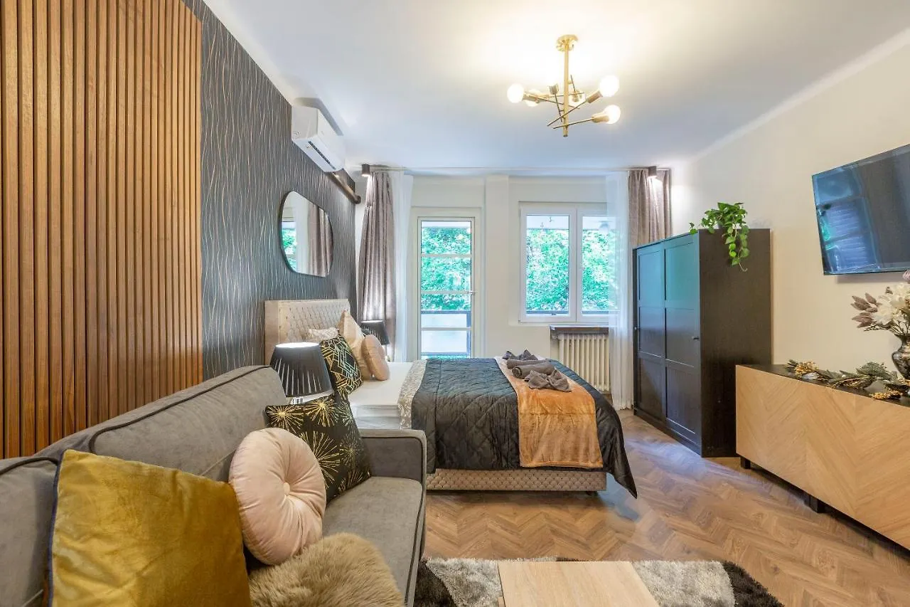 Stylish Quentin Apartment In The King Street Budapest 0*,