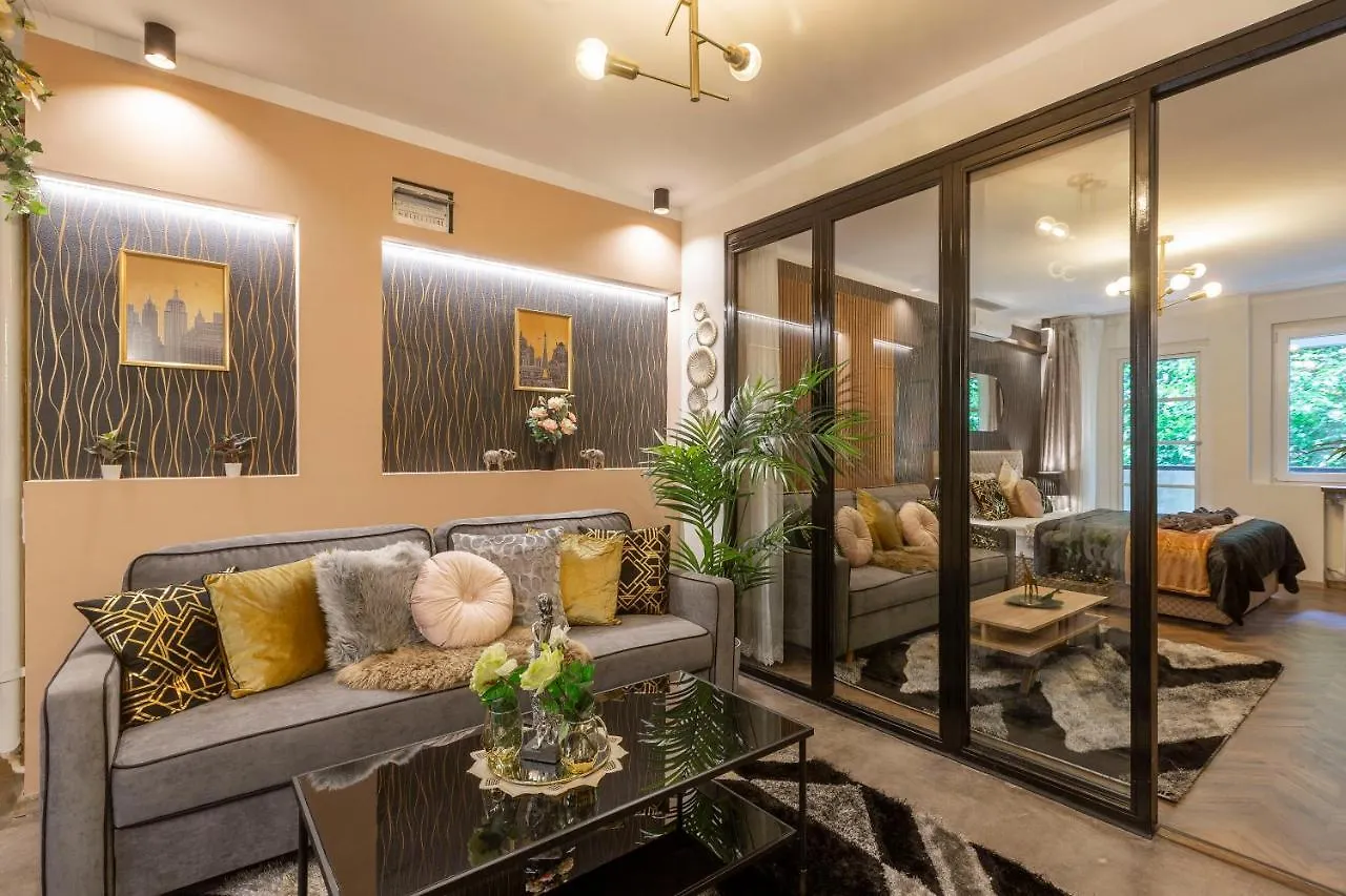 Stylish Quentin Apartment In The King Street Budapest