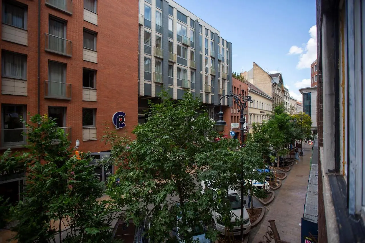 Stylish Quentin Apartment In The King Street Budapest 0*,