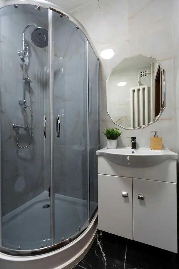 Stylish Quentin Apartment In The King Street Budapest Ungheria
