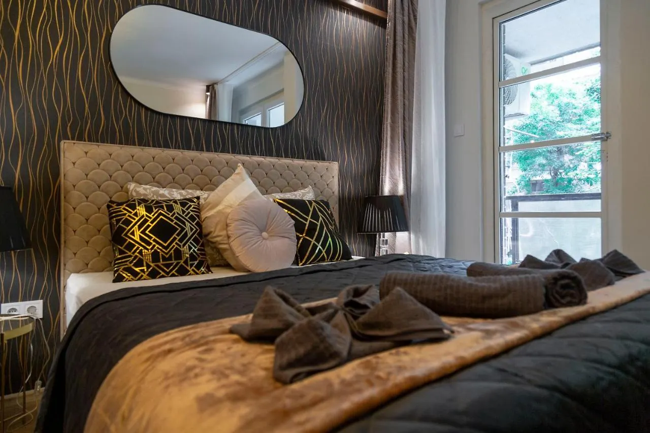 Stylish Quentin Apartment In The King Street Budapest Ungheria