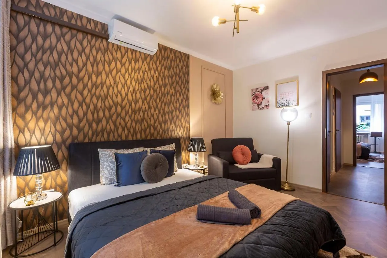 Stylish Quentin Apartment In The King Street Budapest Ungheria